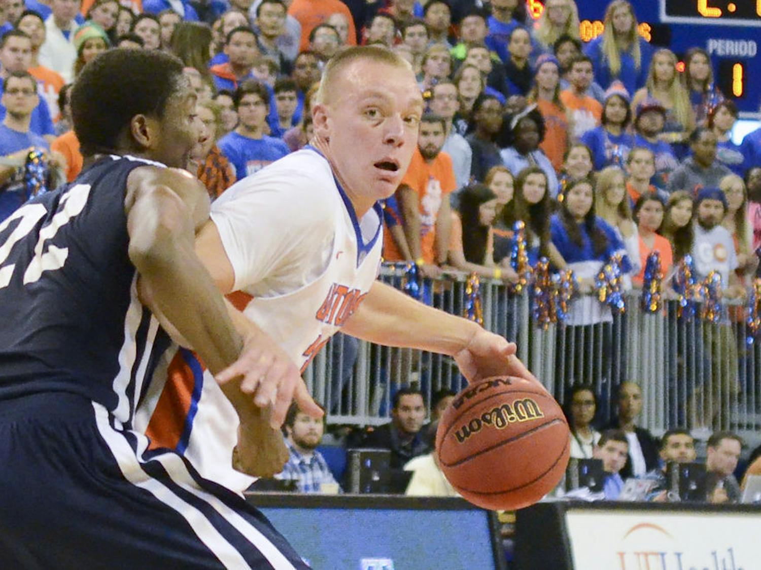 Jacob Kurtz dribbles the ball during Florida’s 85-47 win against Yale in the O’Connell Center.&nbsp;