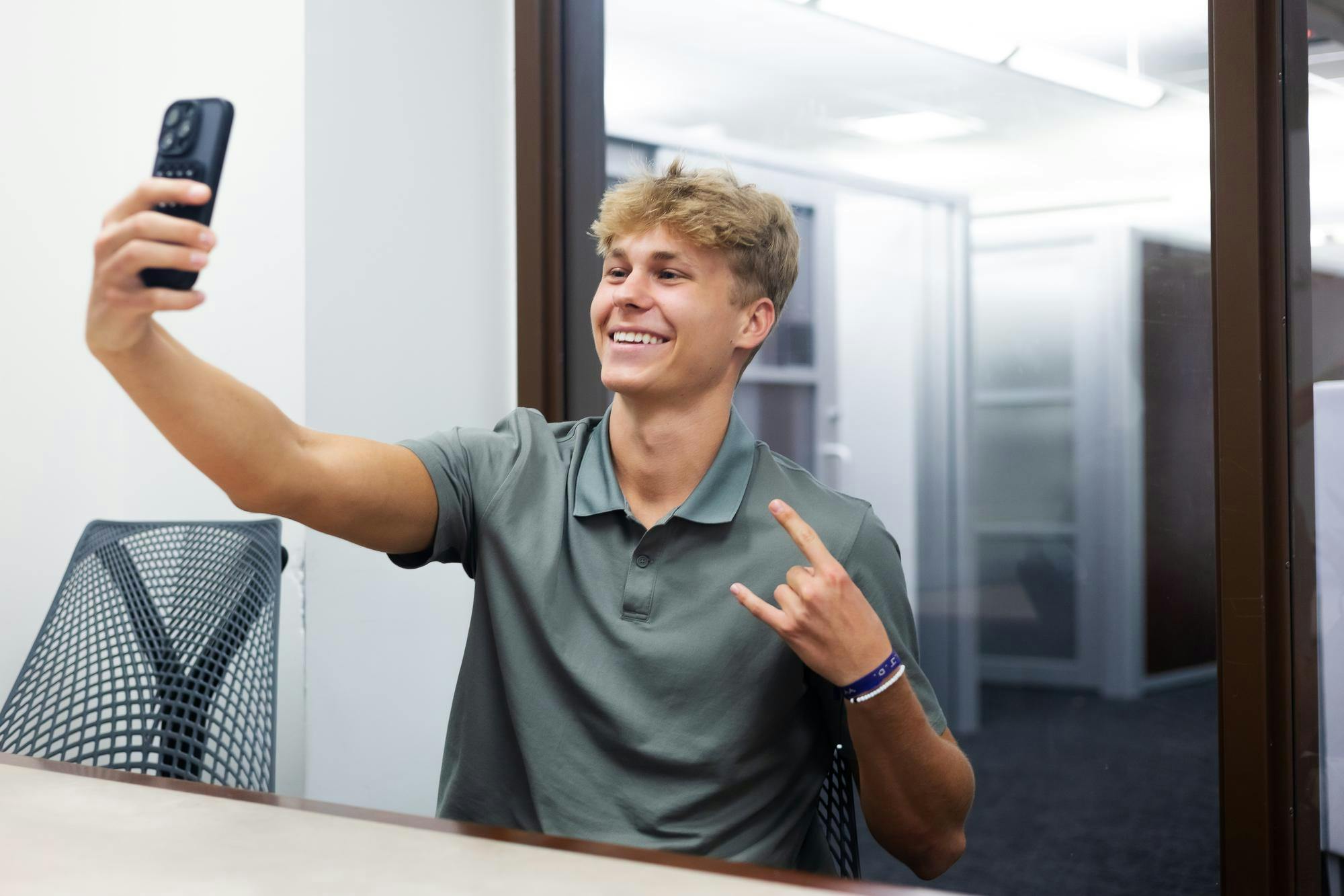 Haven Lough, a famous TikToker and content creator, is also a freshman student at the University of Florida.