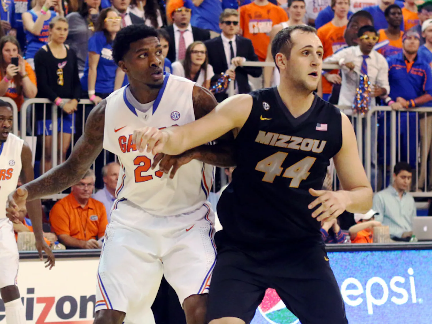 Freshman forward Chris Walker looks for a pass during Florida’s 68-58 win against Missouri on Tuesday in the O’Connell Center.