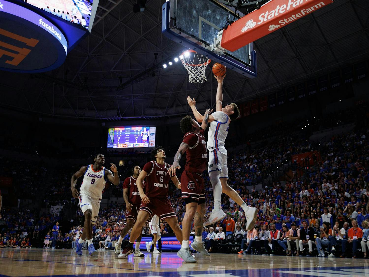 Florida forward Alex Condon (21) shoots a layup during the second half of an NCAA college basketball game against South Carolina, Tuesday, Feb. 17, 2026, in Gainesville, Fla.