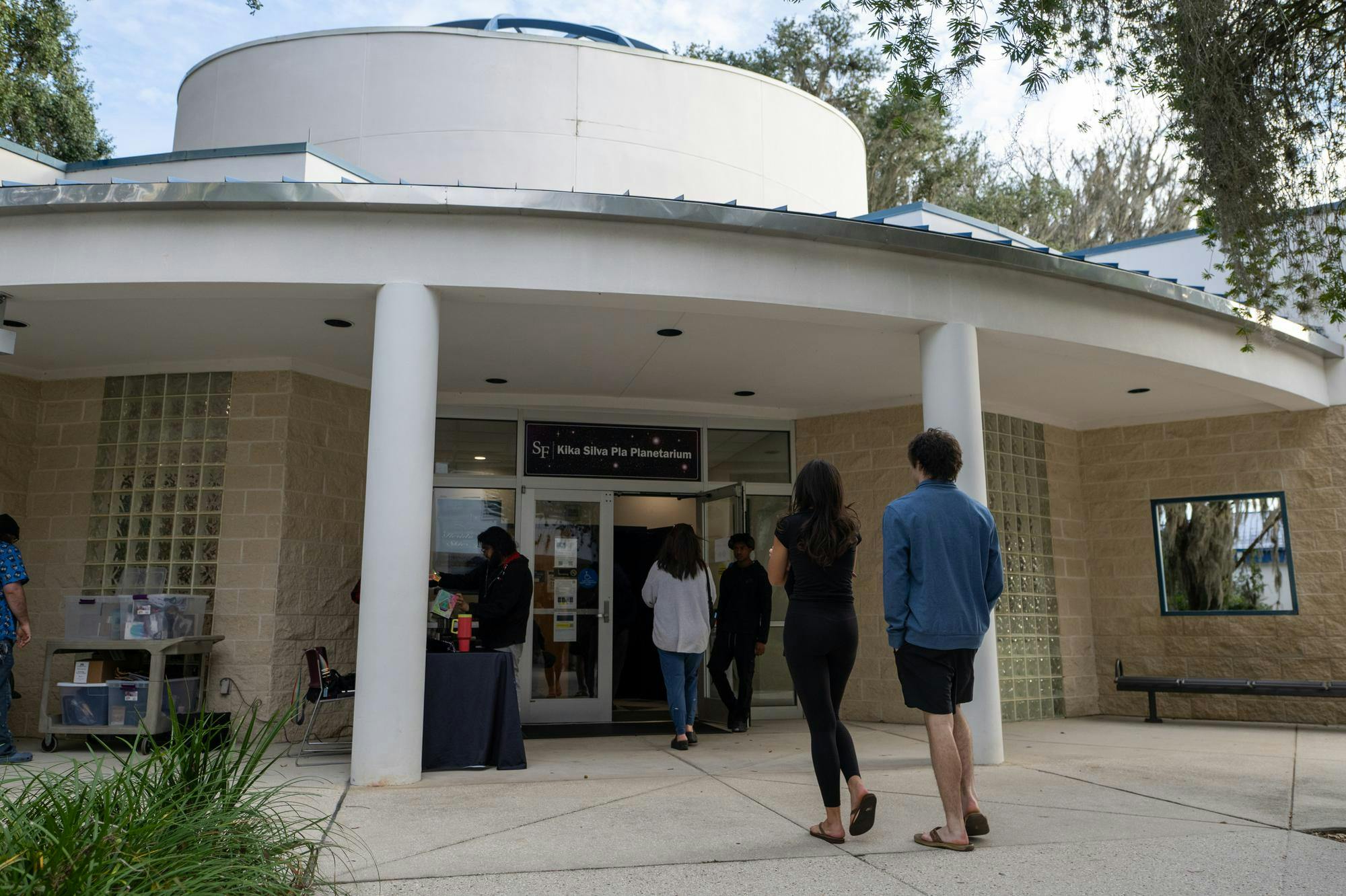 Patrons walk into Kika Silva Pla Planetarium in Gainesville, Fla., before a show, Saturday, Jan. 17, 2026.