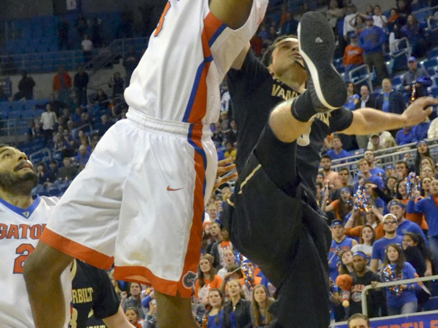 Devin Robinson dunks during Florida's win against Vanderbilt on Feb. 18.