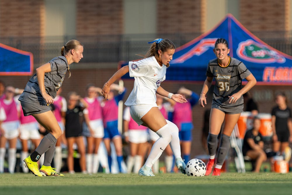 Florida Gators forward Tatum O'Coyne (3) makes a pass during the first half of team’s 4-2 win over the Towson Tigers at Donald R. Dizney Stadium on Thursday, Aug. 21, 2025.