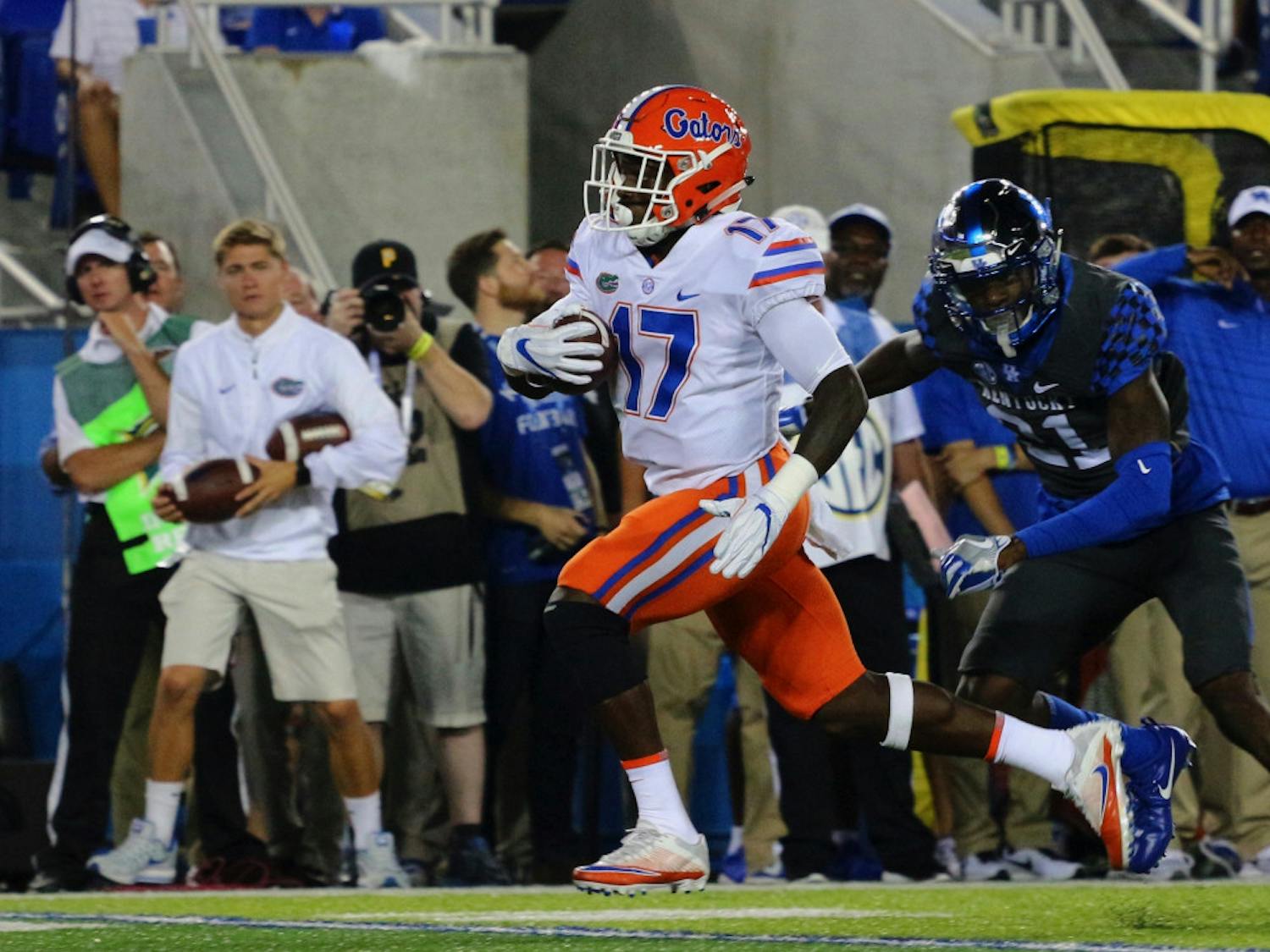 Kadarius Toney carries the ball during Florida's 28-27 victory over Kentucky on Sept. 23, 2017, at Kroger Field.