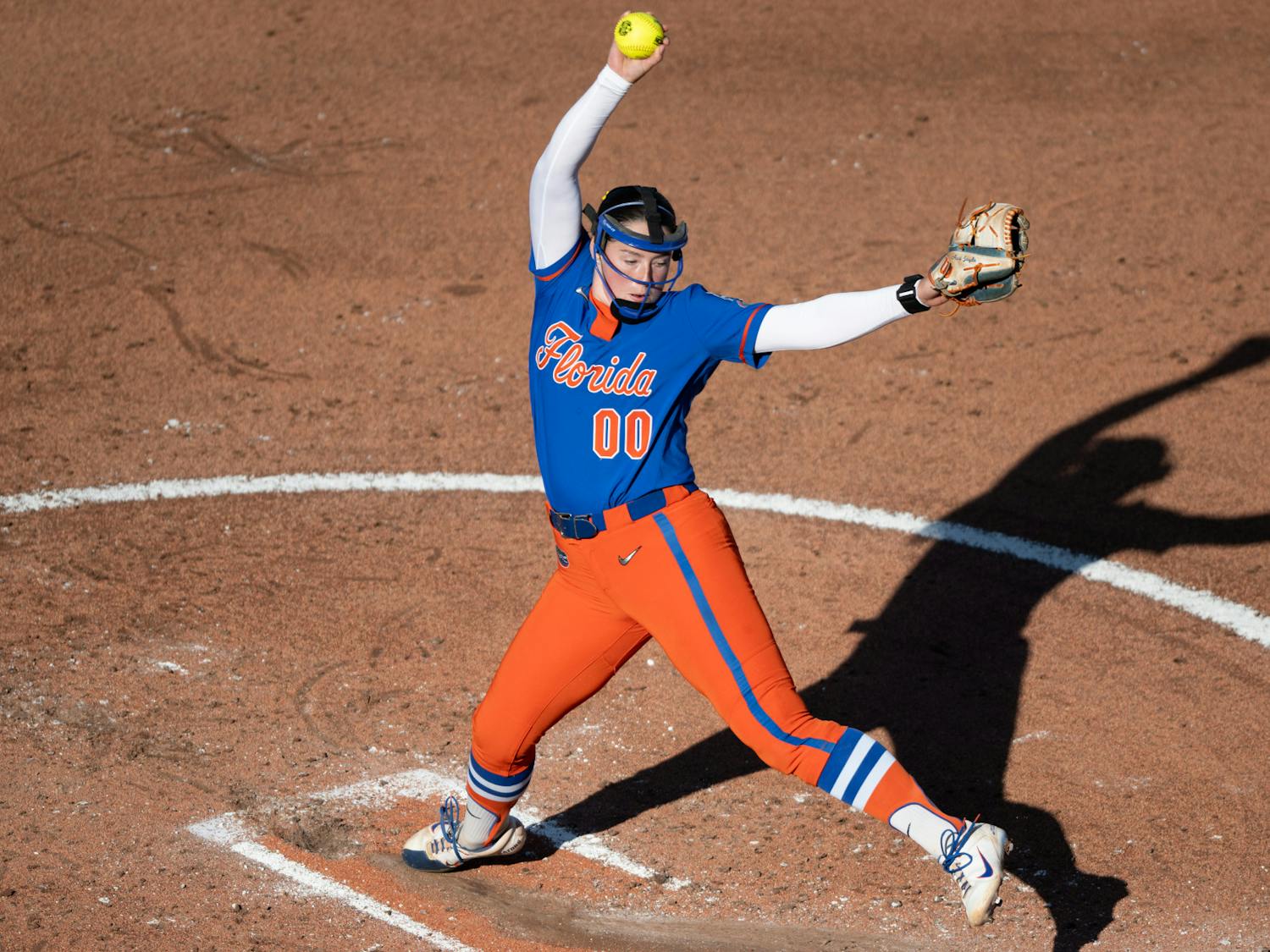 Florida Gators pitcher Ava Brown (00) throws a pitch during the fifth game of the NCAA Women’s College World Series vs. the Tennessee Lady Volunteers on Friday, May 30, 2025, at Devon Park in Oklahoma City, Oklahoma.
