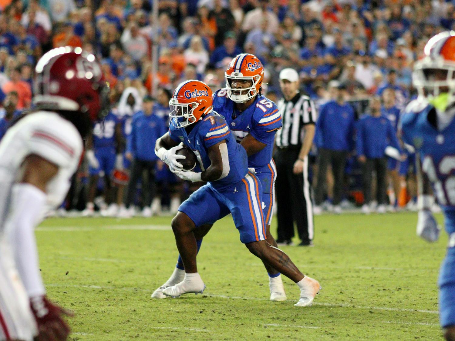 Quarterback Anthony Richardson hands the ball off to running back Trevor Etienne during Florida&#x27;s win over South Carolina Saturday, Nov. 12, 2022. ﻿