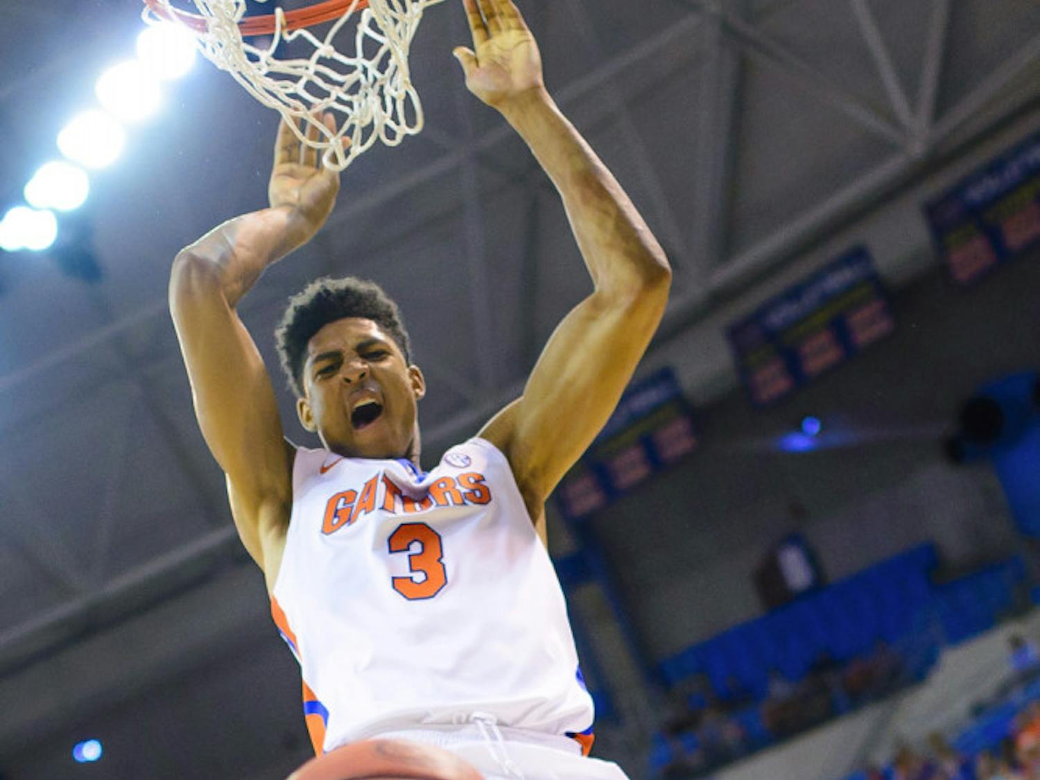 Devin Robinson dunks during Florida's 79-70 exhibition win against Barry