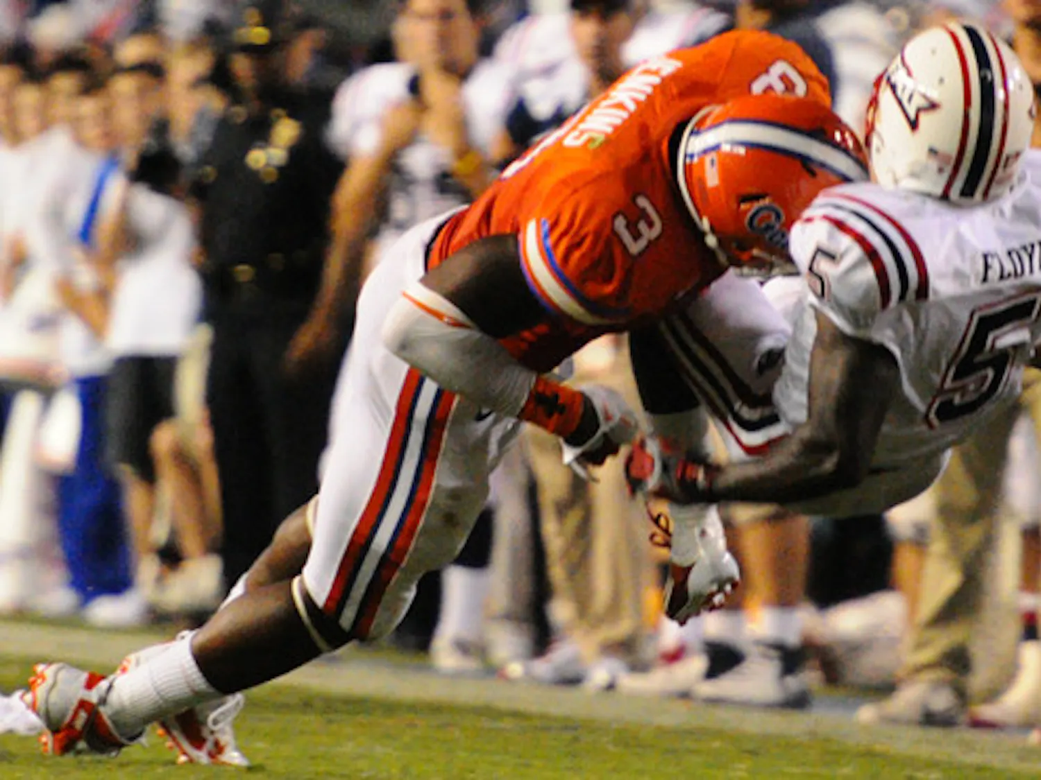 Florida linebacker Jelani Jenkins (3) dropped a near interception against FAU on Saturday, and the Gators posted a minus-3 turnover margin despite handily beating the Owls 41-3.