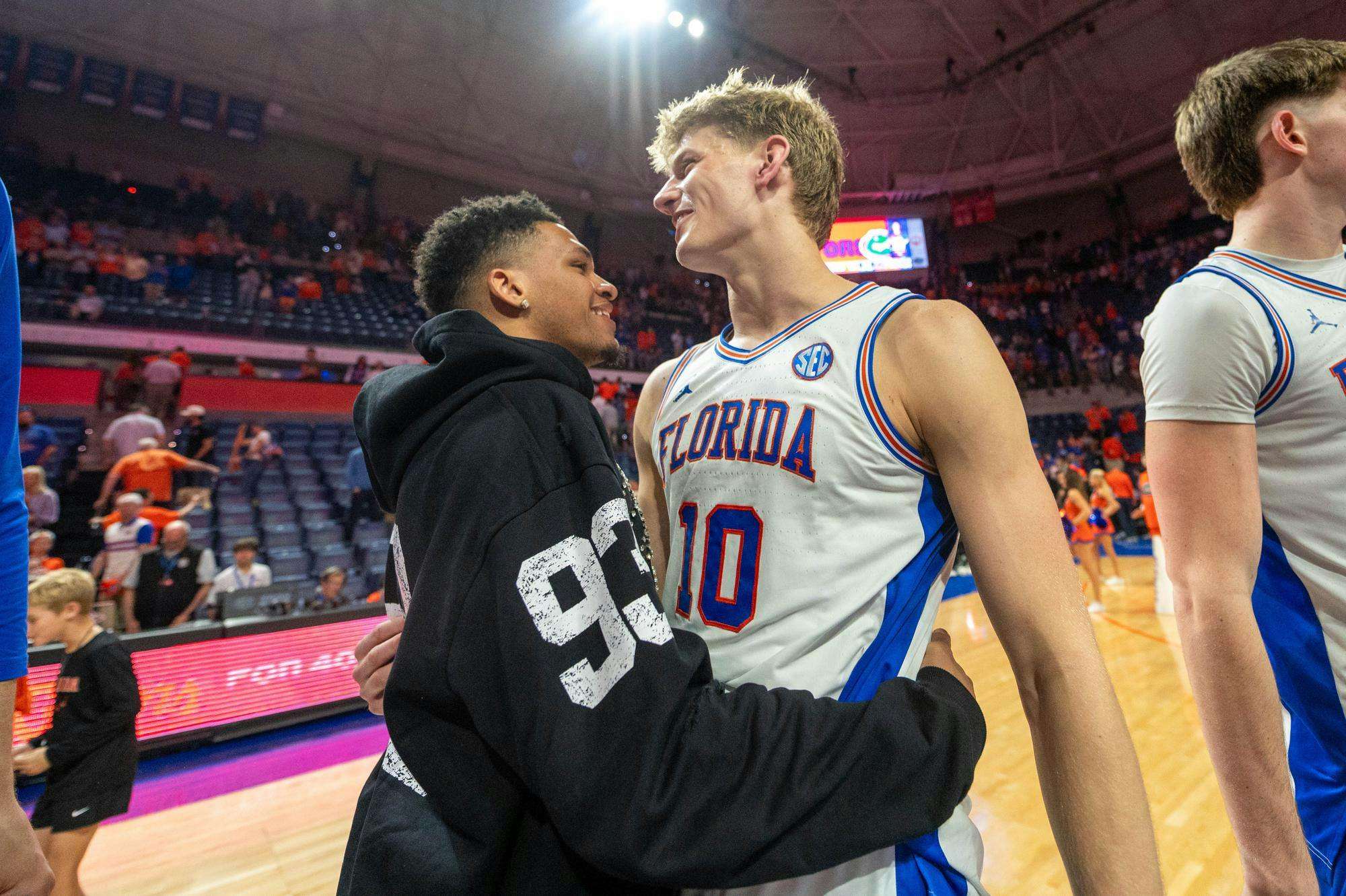 Florida forward Thomas Haugh (10) hugs his former teammate Will Richard after winning an NCAA college basketball game against Kentucky, Saturday, Feb. 14, 2026 at Exactech Arena in Gainesville, Fla.