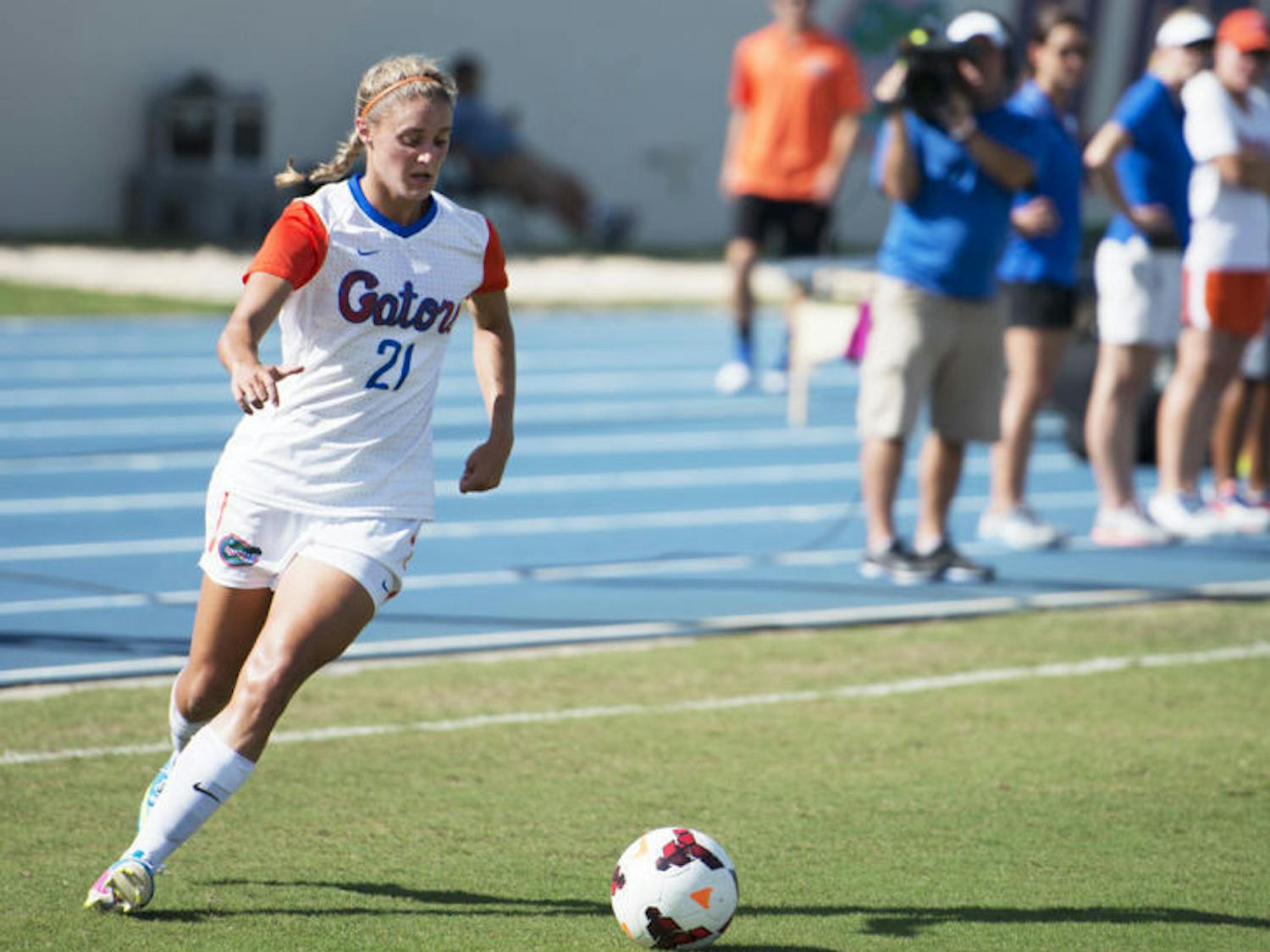 Jillian Graff dribbles the ball during Florida’s 3-0 victory against Auburn on Oct. 6 at James G. Pressly Stadium. The junior lost her father to lung cancer in 2012 but fights on in his memory.