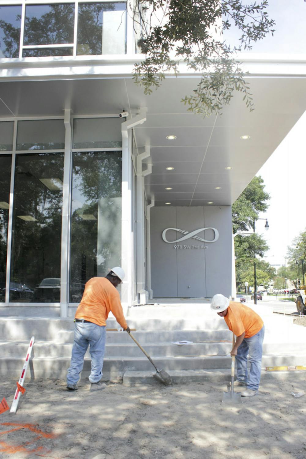 <p>O'Steen Brothers employees Eddie Wesley and John Ludwig work outside Infinity Hall on July 29, 2015.</p>