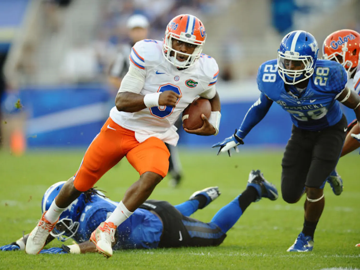Tyler Murphy runs the ball during Florida’s 24-7 victory against Kentucky on Saturday at Commonwealth Stadium in Lexington, Ky. Murphy completed 15 of 18 passes for 156 yards during his first college start.