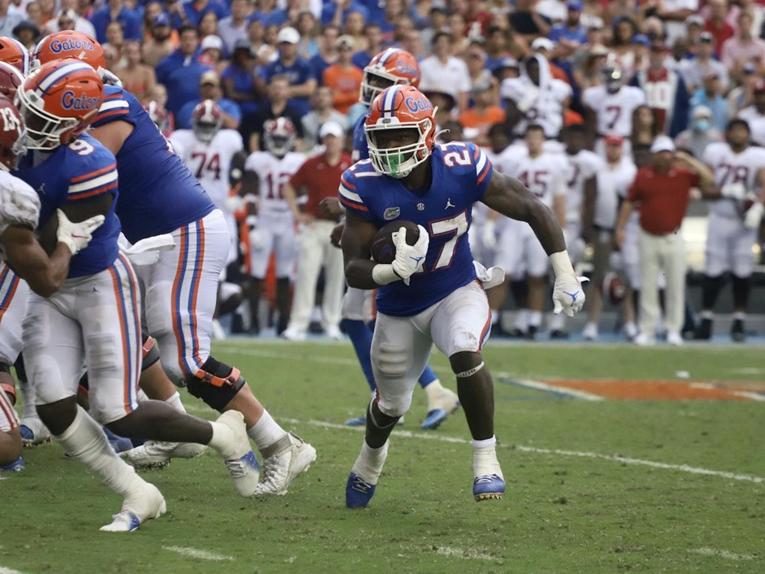 Florida's Dameon Pierce rushes toward the edge of his offensive line against No. 1 Alabama on Sept. 18, 2021.
