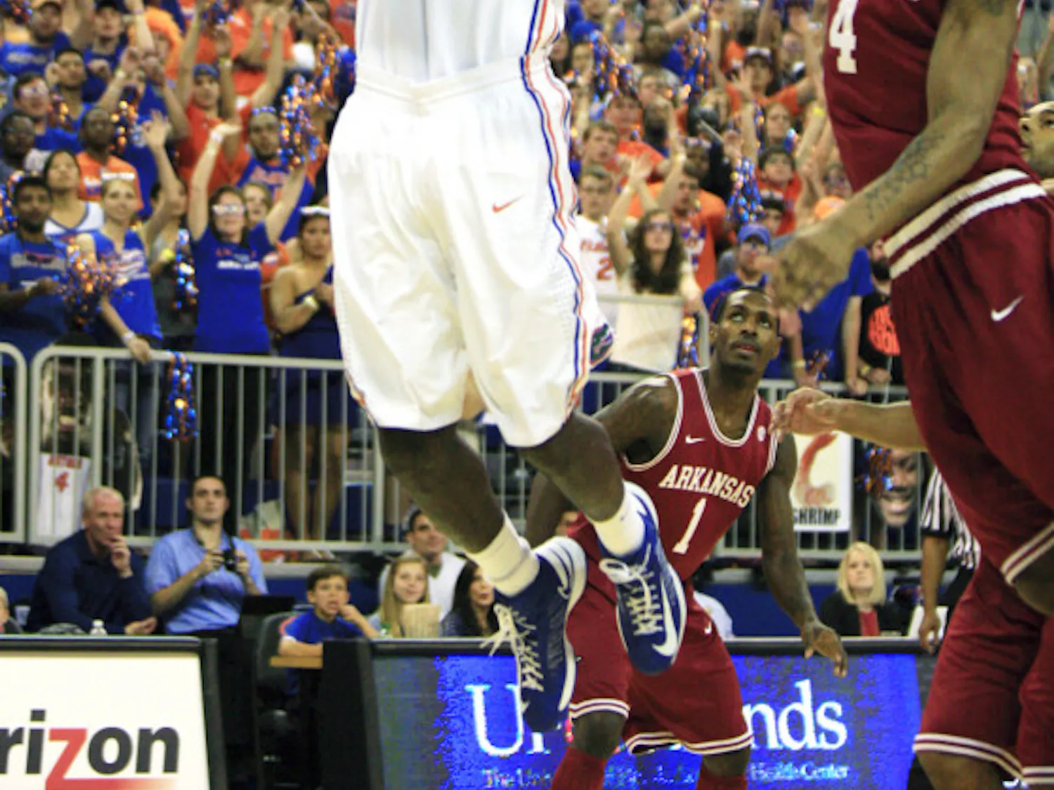 Patric Young (4) attempts an alley-oop dunk during Florida’s 71-54 win against Arkansas on Saturday in the O’Connell Center.