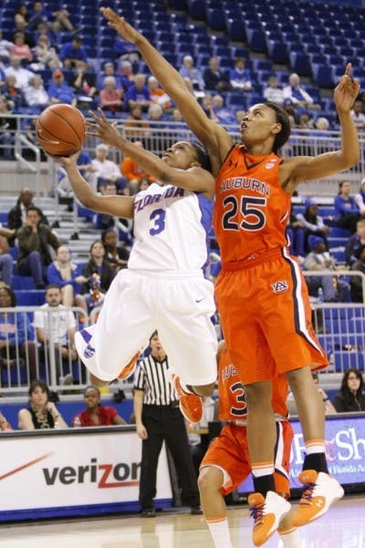 Florida point
guard Lanita Bartley (left) scored a team-high 17 points in
Thursday’s 70-56 win against Auburn in the O’Connell
Center.