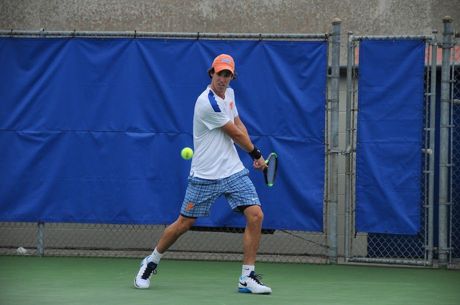 UF's Alfredo Perez advanced in singles play at the National Fall Championships in Indian Wells, California, with a win over Nicolas Moreno de Alboran of UC Santa Barbara on Wednesday afternoon.&nbsp;