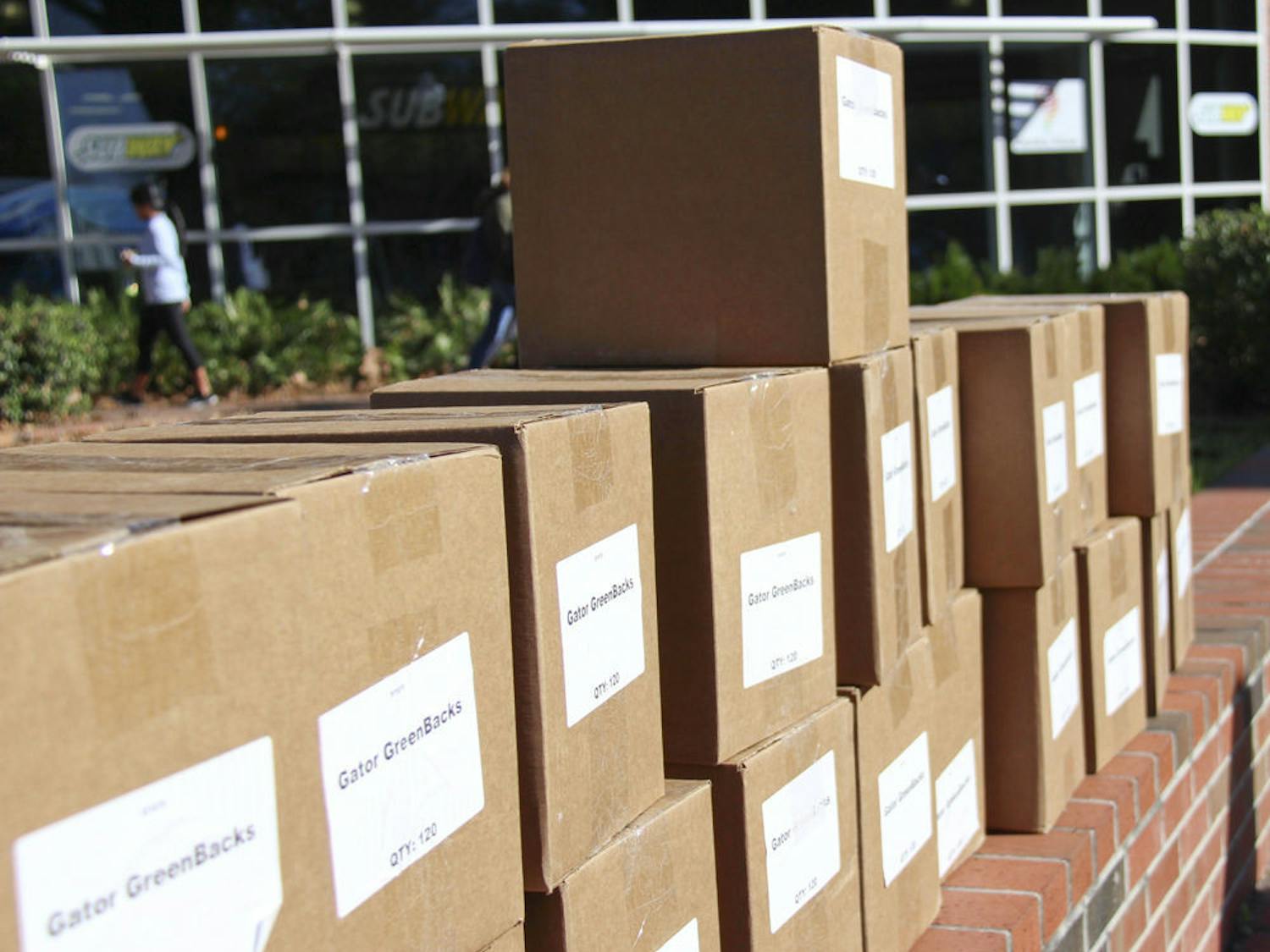 As the Spring semester kicked off Tuesday, a cold winter day brought with it yet another reason to quickly get to the next building. But a brisk, cloudy day didn’t stop students from getting back into the swing of things. Campus spurred back to life as students returned from Winter Break: Krishna Lunch, Turlington tabling and hammocks on the Plaza of the Americas. As far as students are concerned, Spring is here — even if the weather doesn’t agree yet.