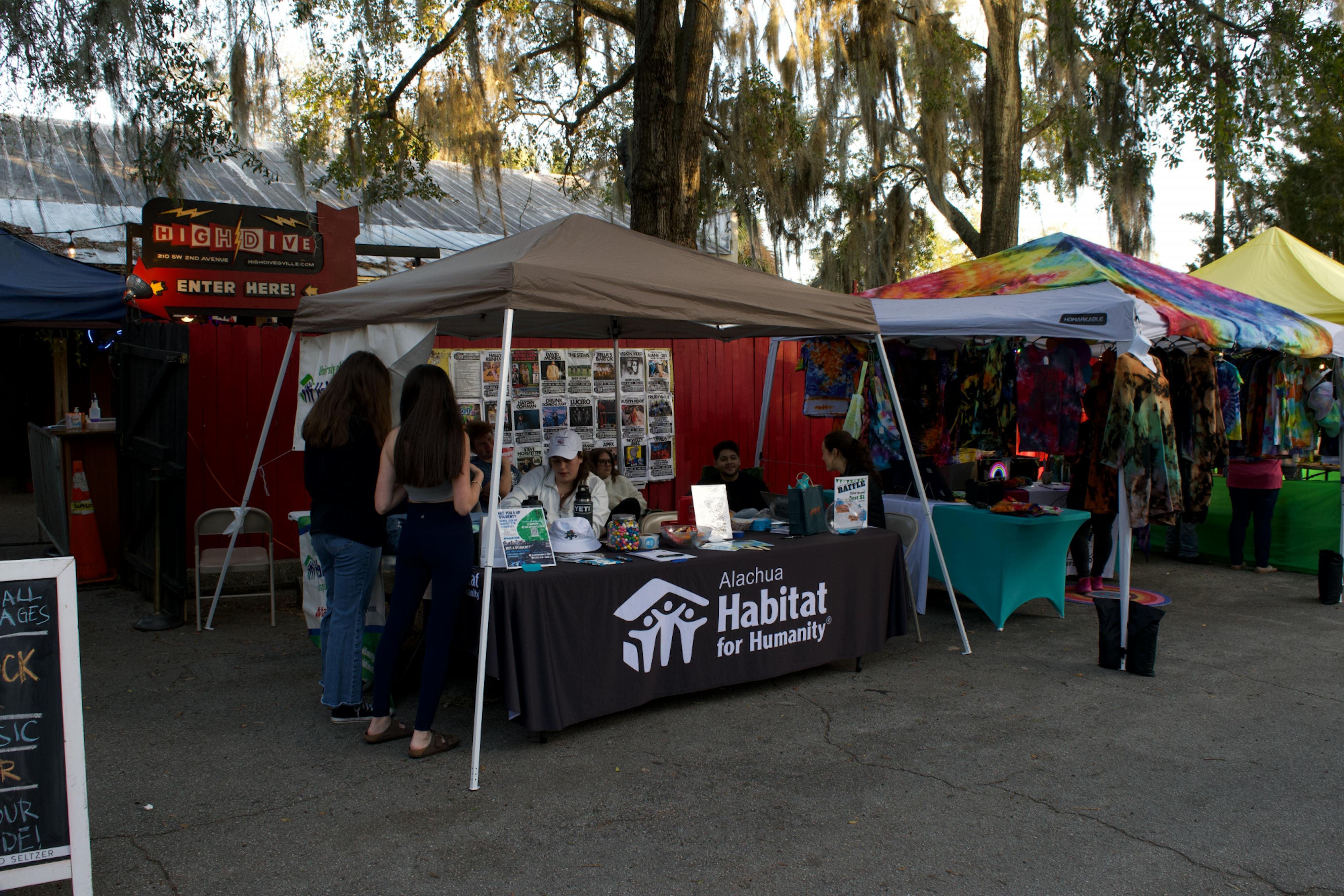 Original Gainesville Food Truck Rally makes charity taste delicious - The Independent Florida Alligator - Vimarsana News