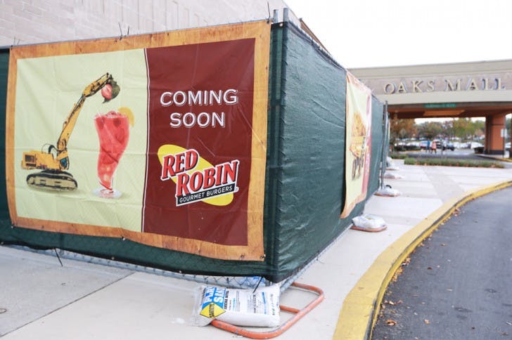 Red Robin will open its 12th Florida location at The Oaks Mall in spring 2013. The restaurant will be between Ruby Tuesday and Coldwater Creek.