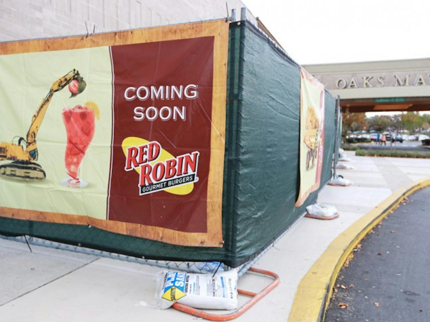 Red Robin will open its 12th Florida location at The Oaks Mall in spring 2013. The restaurant will be between Ruby Tuesday and Coldwater Creek.