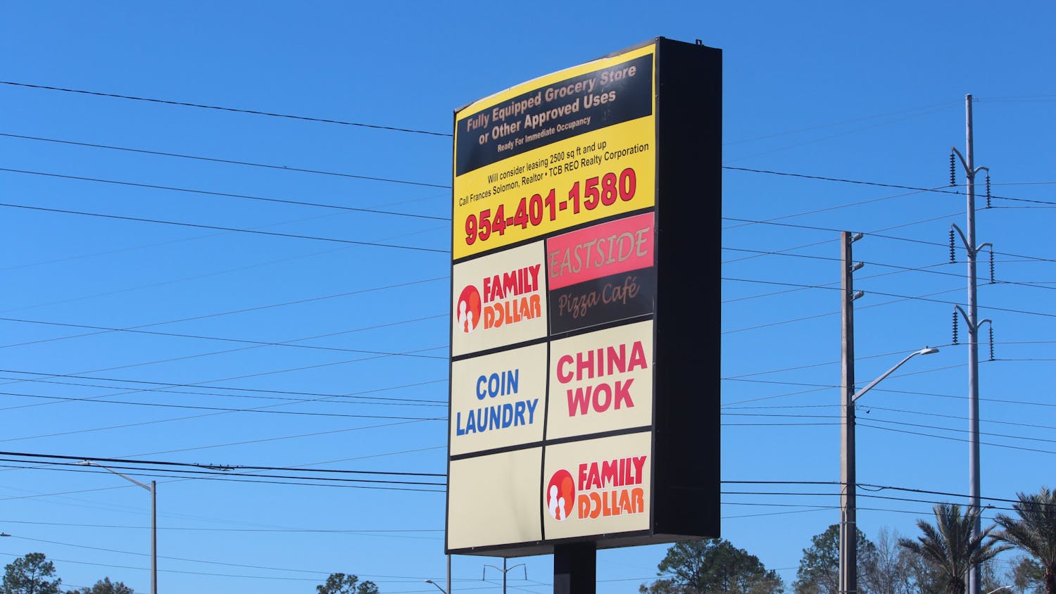 The sign at the shopping center on Southeast Hawthorne Road advertises an empty grocery store property on Wednesday, Feb. 7, 2024.