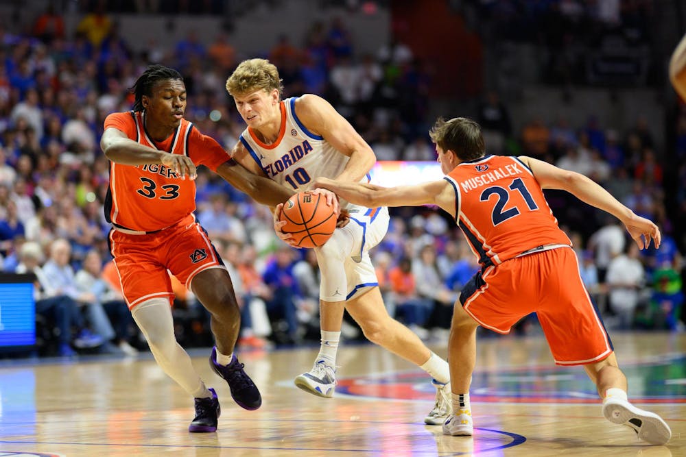 Florida forward Thomas Haugh (10) drives during the first half of an NCAA college basketball game against Auburn, Saturday, Jan. 24, 2026, in Gainesville, Fla.
