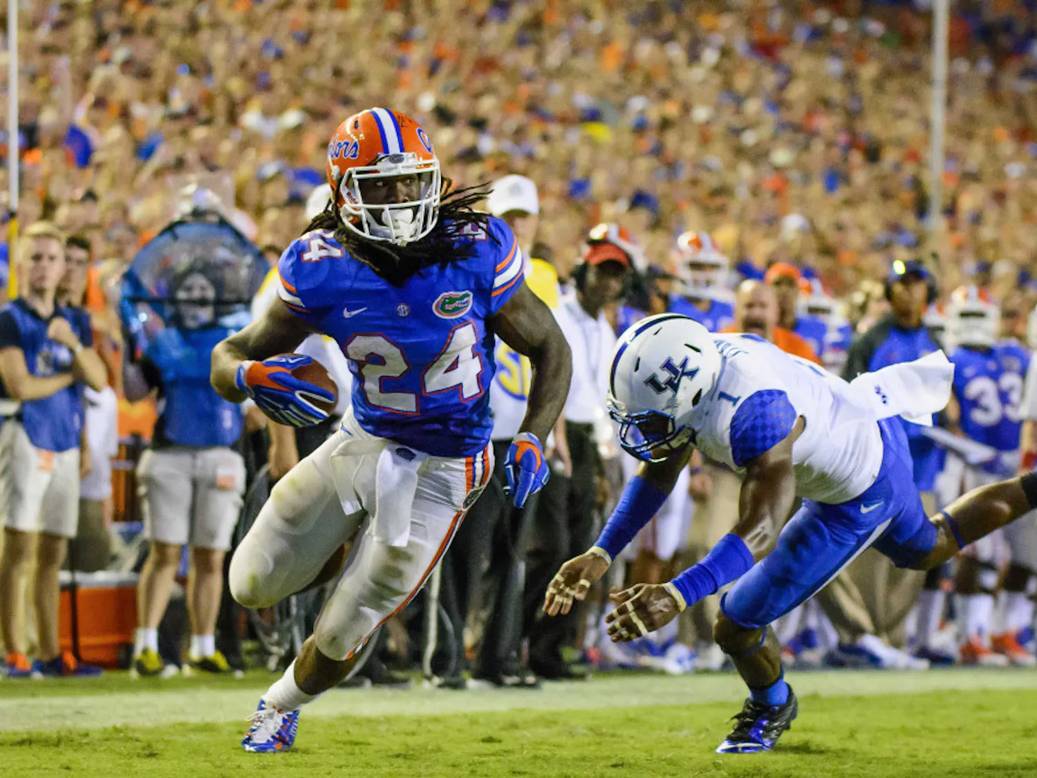 UF running back Matt Jones carries the ball during Florida's 36-30 triple-overtime win against Kentucky on Saturday at Ben Hill Griffin Stadium.