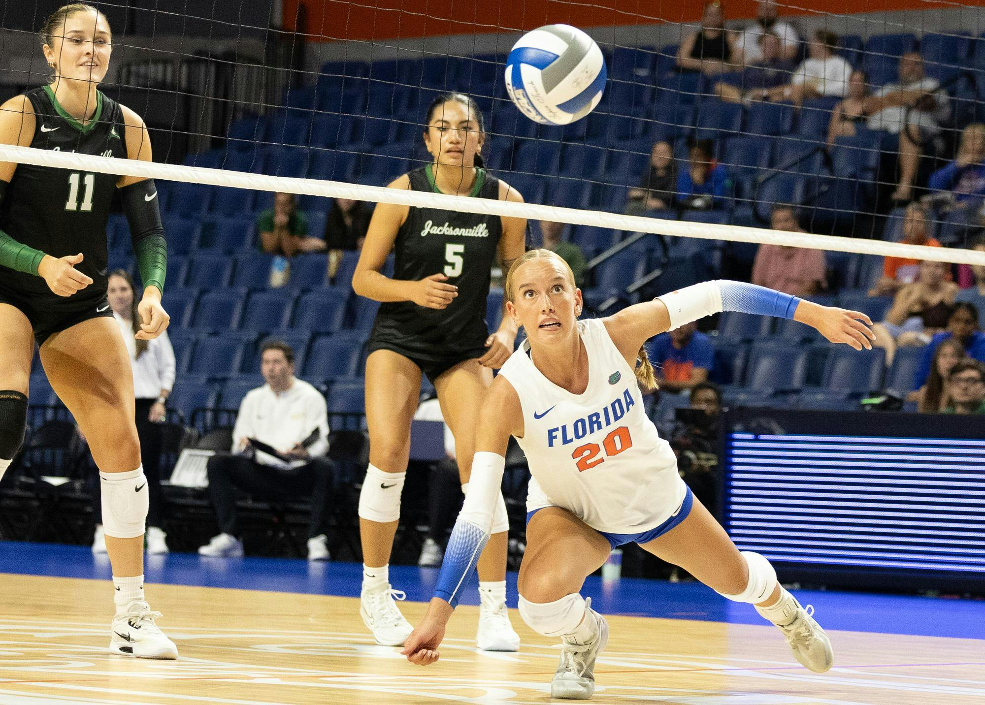 Florida setter Taylor Parks (20) dives during an NCAA volleyball match against Jacksonville, Wednesday, Sept. 23, 2026, in Gainesville, Fla.