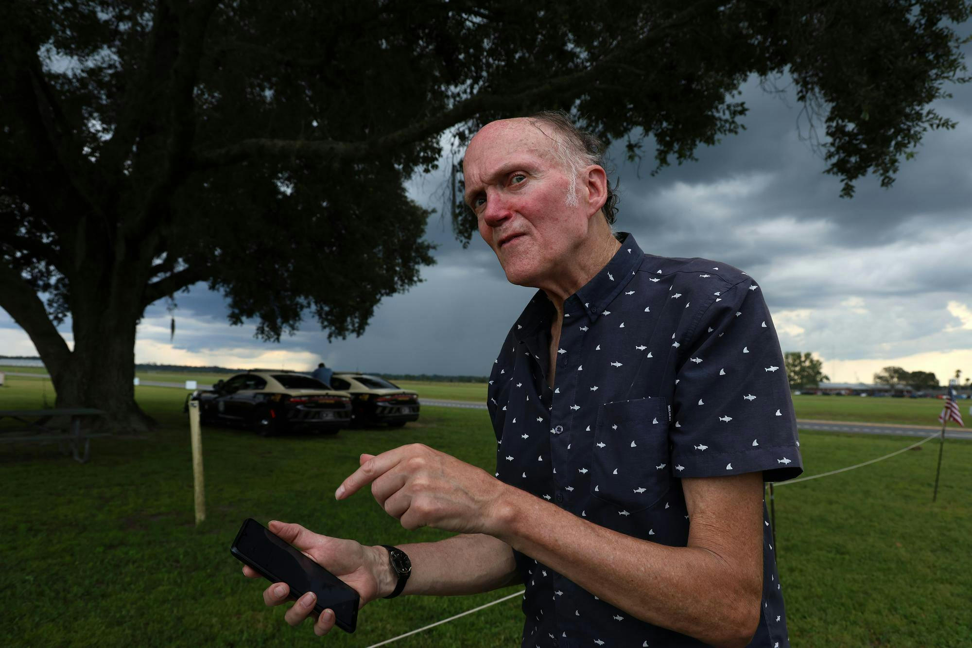 Bill Campbell ques the next song to blast in protest of the opposition to support of the execution of Daniel Owen Conahan Jr., Thursday, Sept. 10, 2026, at the Florida State Prison in Raiford, Fla. 