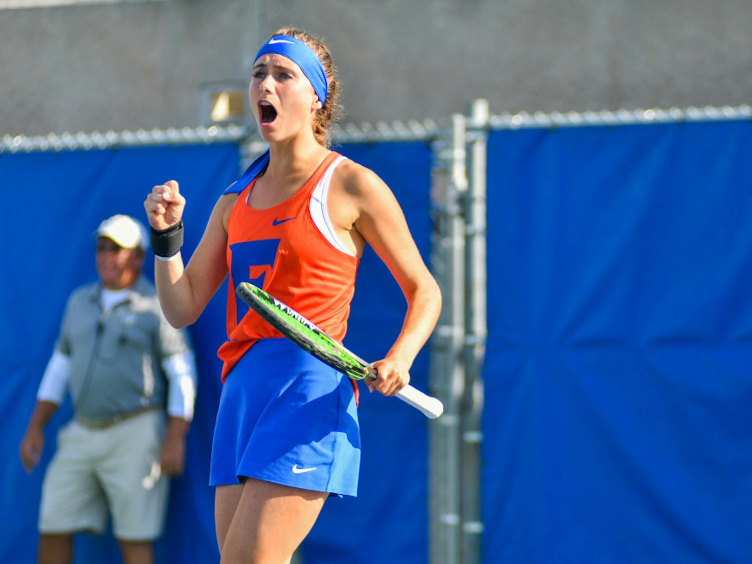 Junior McCartney Kessler lost in doubles with junior Victoria Emma against Oklahoma State 7-6(3) on Friday and again on Sunday against Tennessee 7-5. In singles play, Kessler posted two wins against Oklahoma State (Saturday) and Miami (Sunday).