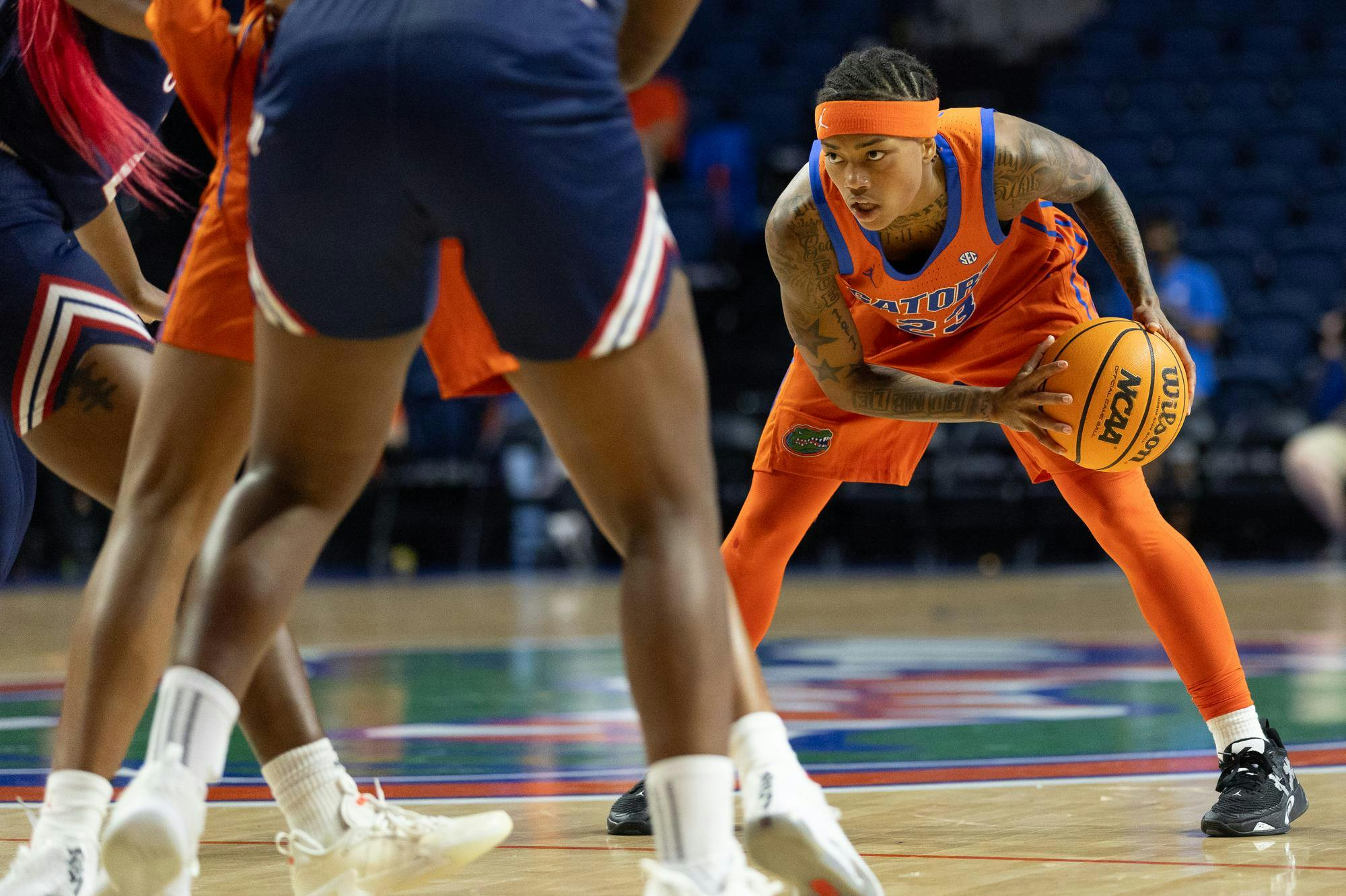 Florida Gators guard Liv McGill (23) looks for an open lane during a NCAA college basketball game against South Alabama, Sunday, Dec. 7, 2025, in Gainesville, Fla.