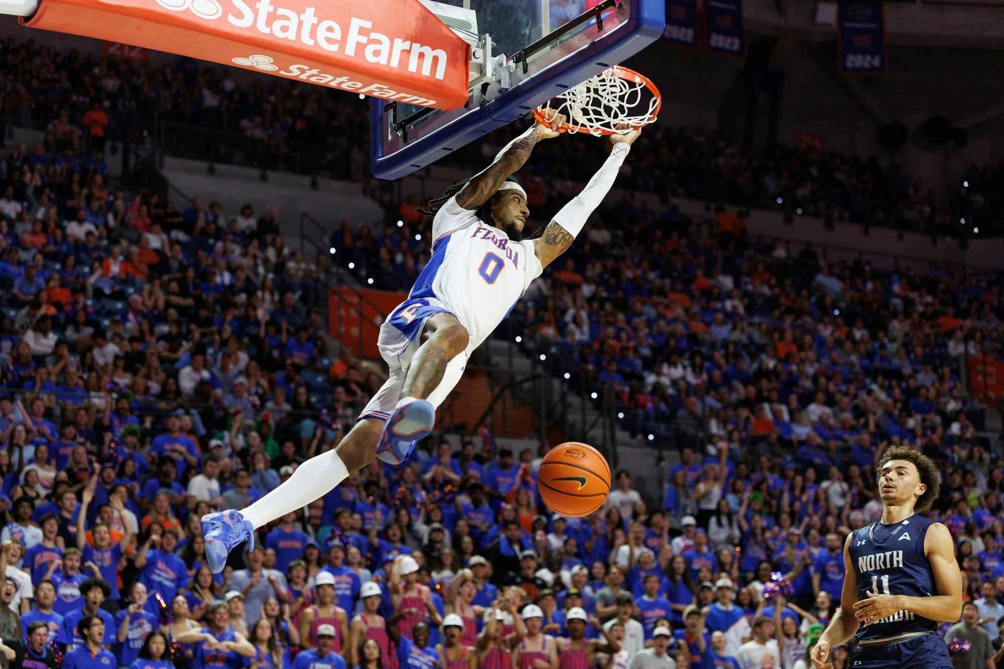 Florida Gators guard Boogie Fland (0) dunks during the first half of a NCAA college basketball game against North Florida, Thursday, Nov. 06, 2025, in Gainesville, Fla.
