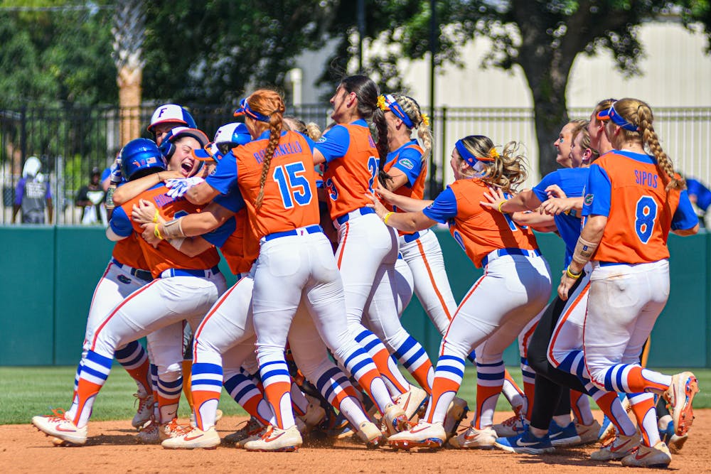 <p><span id="docs-internal-guid-68ad7943-7fff-7d14-100e-dedb09b3dd91"><span>Florida will advance to its third-consecutive Women's College World Series following a walkoff hit from outfielder Jaimie Hoover against the Tennessee Volunteers on Sunday.</span></span></p>