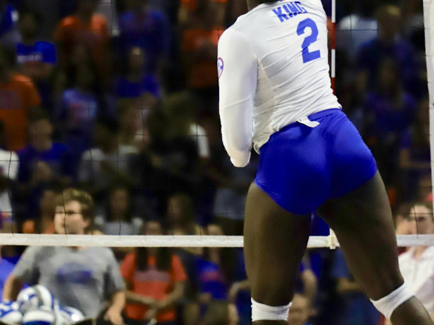 Redshirt junior middle blocker Darrielle King played an integral role in Florida’s sweep weekend at home against South Florida, James Madison and Long Beach State. The 6-foot-3 attacker notched a career-high 15 kills against the Beach and tallied 25 on the weekend. She will be one of Florida’s key players when the team takes on the Seminoles at 6 p.m. on Tuesday. 