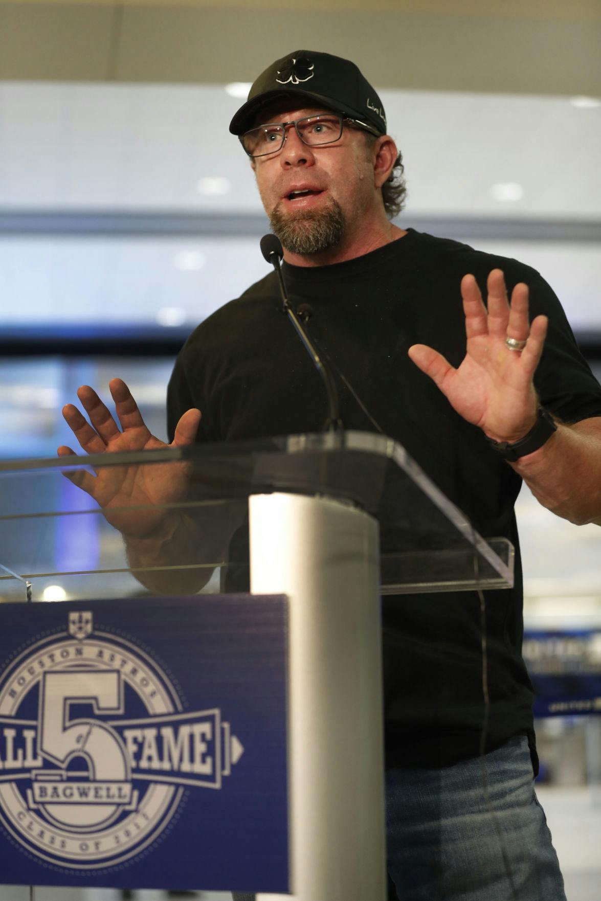 Former Houston Astros first baseman Jeff Bagwell speaks to reporters Wednesday Jan. 18, 2017, in Houston, after his election to baseball's Hall of Fame was announced. (Karen Warren/Houston Chronicle via AP)