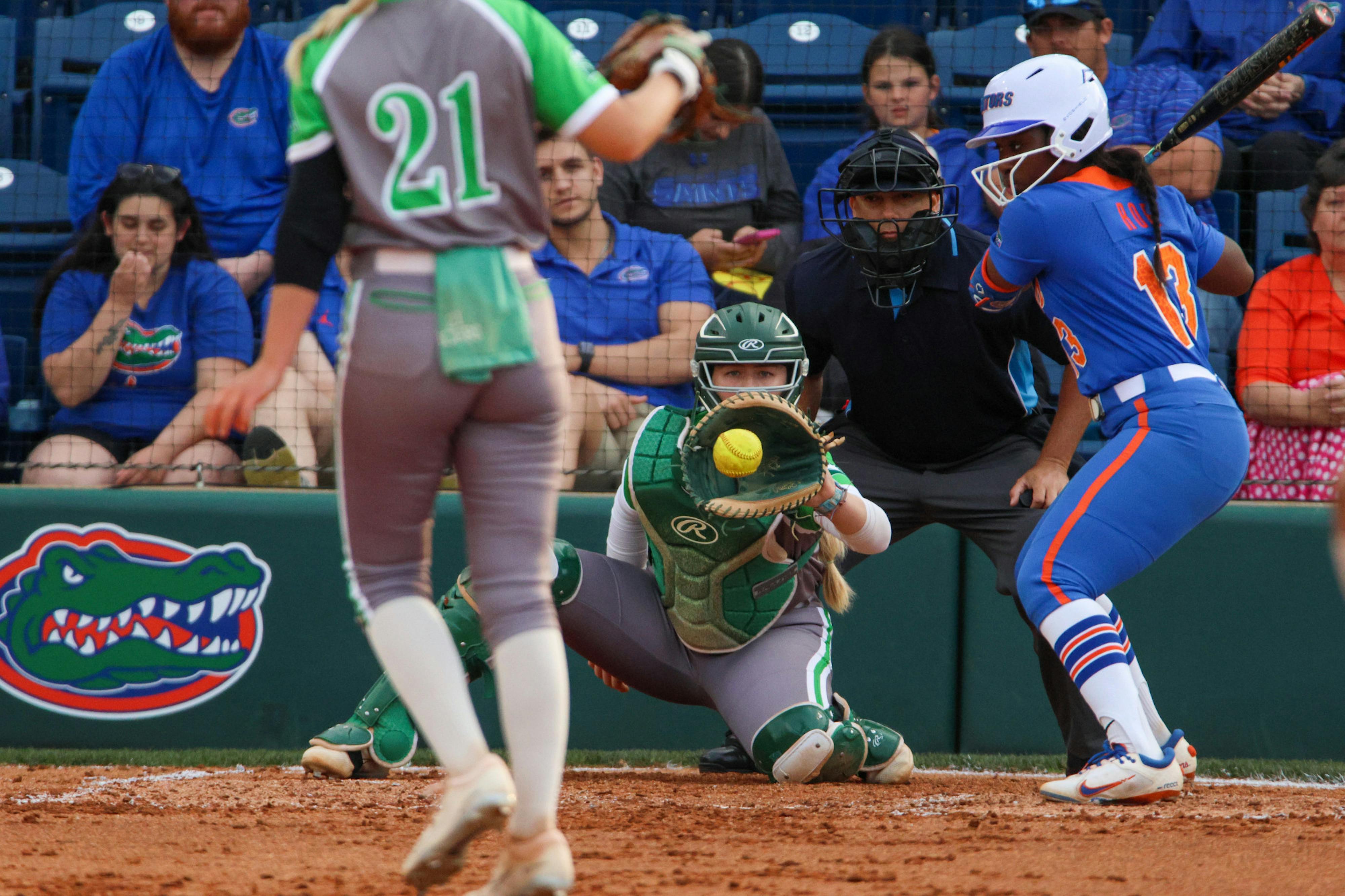 Florida softball sweeps North Florida in midweek action - The Independent Florida Alligator - Vimarsana News