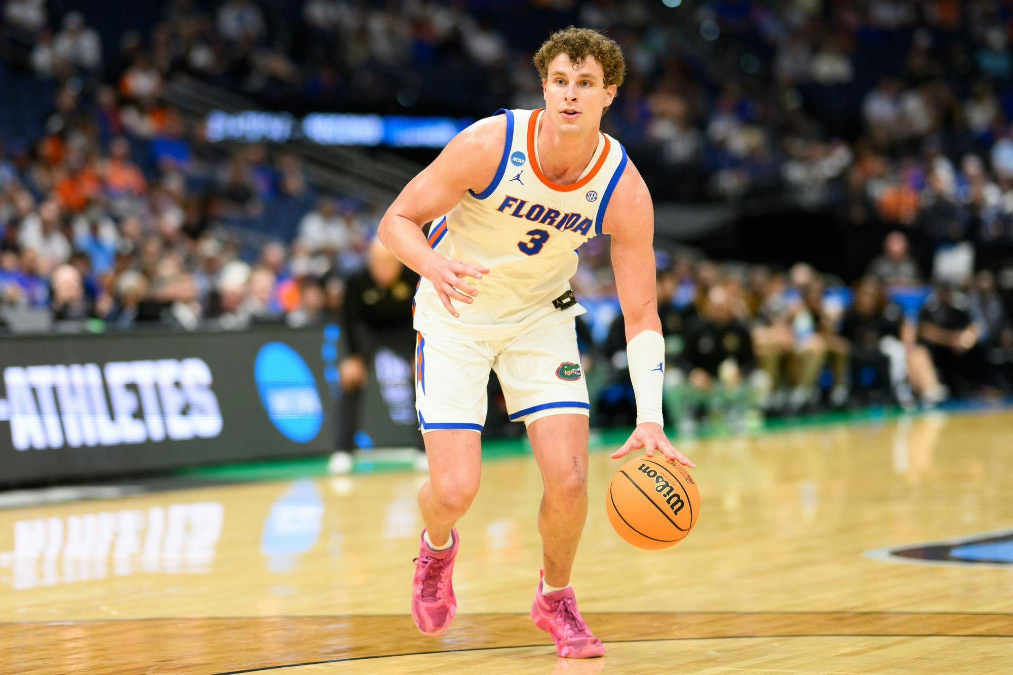 Florida center Micah Handlogten (3) drives during the second half of an NCAA Tournament first round game against Prairie View A&M, Friday, March 20, 2026, in Tampa, Fla.