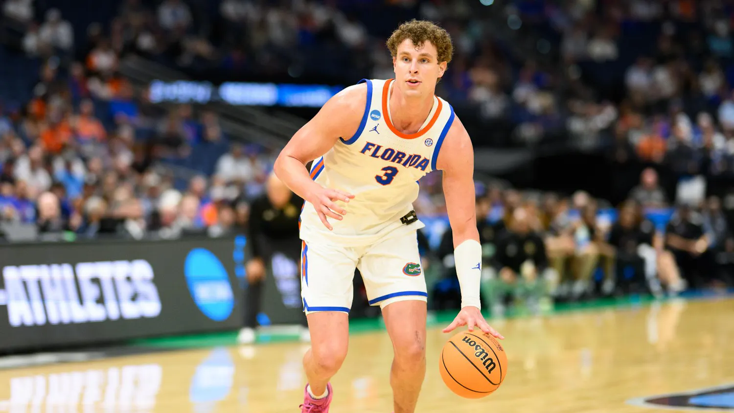 Florida center Micah Handlogten (3) drives during the second half of an NCAA Tournament first round game against Prairie View A&M, Friday, March 20, 2026, in Tampa, Fla.