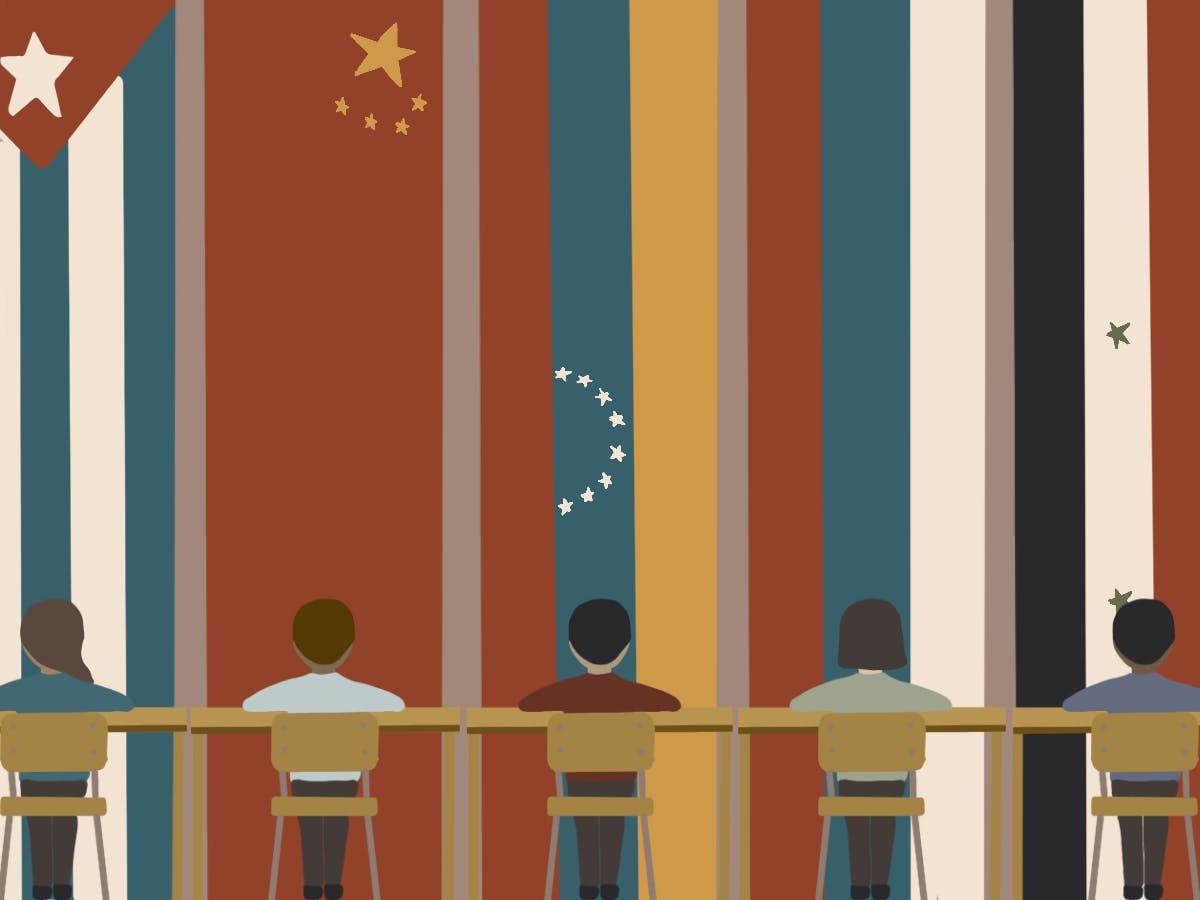 Students learn to navigate a new environment while keeping their heritage close to their hearts | Los estudiantes aprenden a desenvolverse en un nuevo ambiente sin perder de vista su cultura..