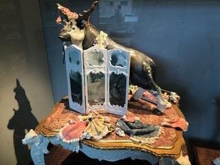 Haute Couture (High Fashion) includes a folding screen as a reference to changing and transformation through natural selection, according to a exhibit panel. The creature modeling the clothing is sivatherium, a prehistoric giraffe that existed in Africa and India five million years ago.
&nbsp;
&nbsp;
&nbsp;