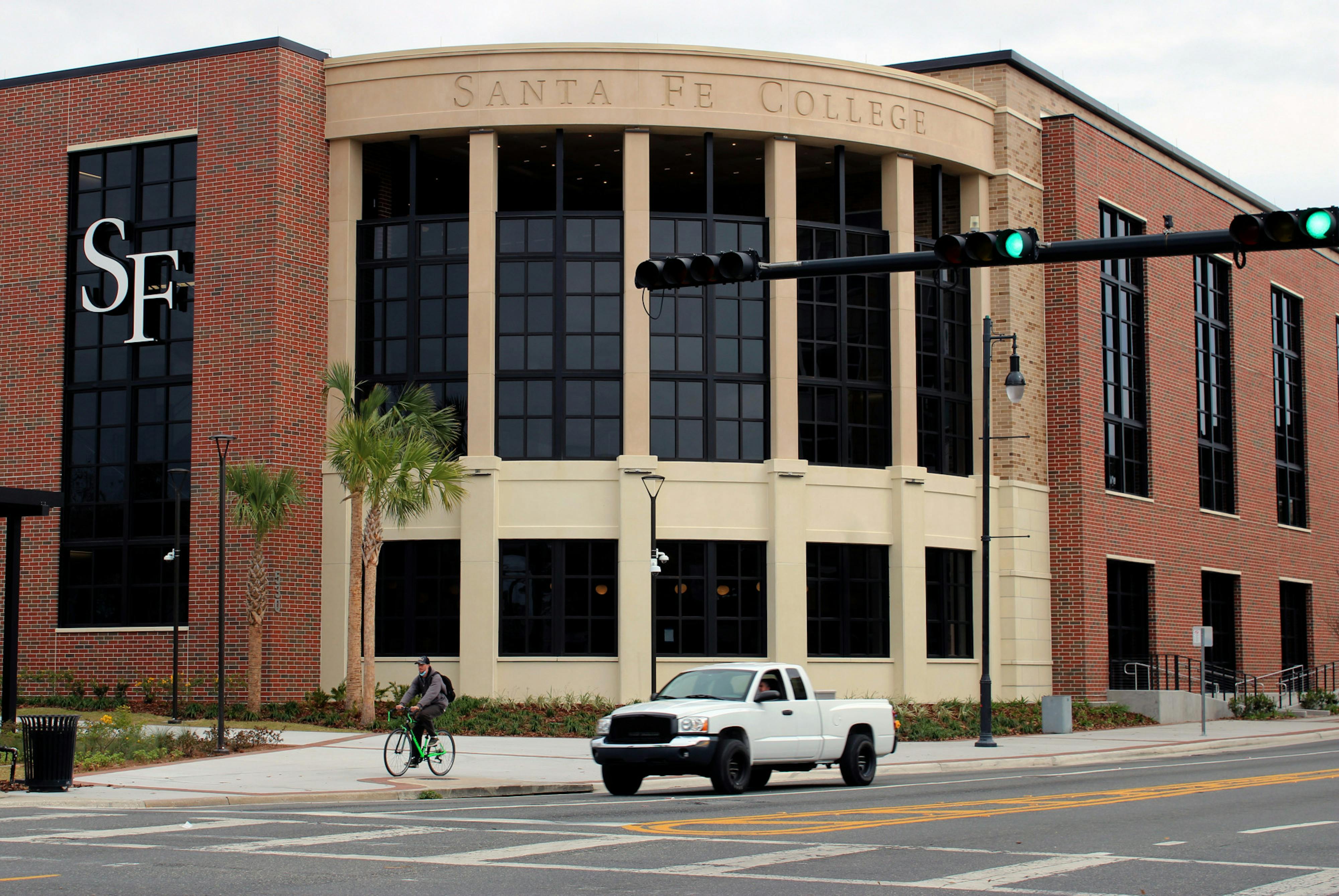 Santa Fe College students, faculty weigh Ben Sasse's impact on transfer decisions - The Independent Florida Alligator - Vimarsana News