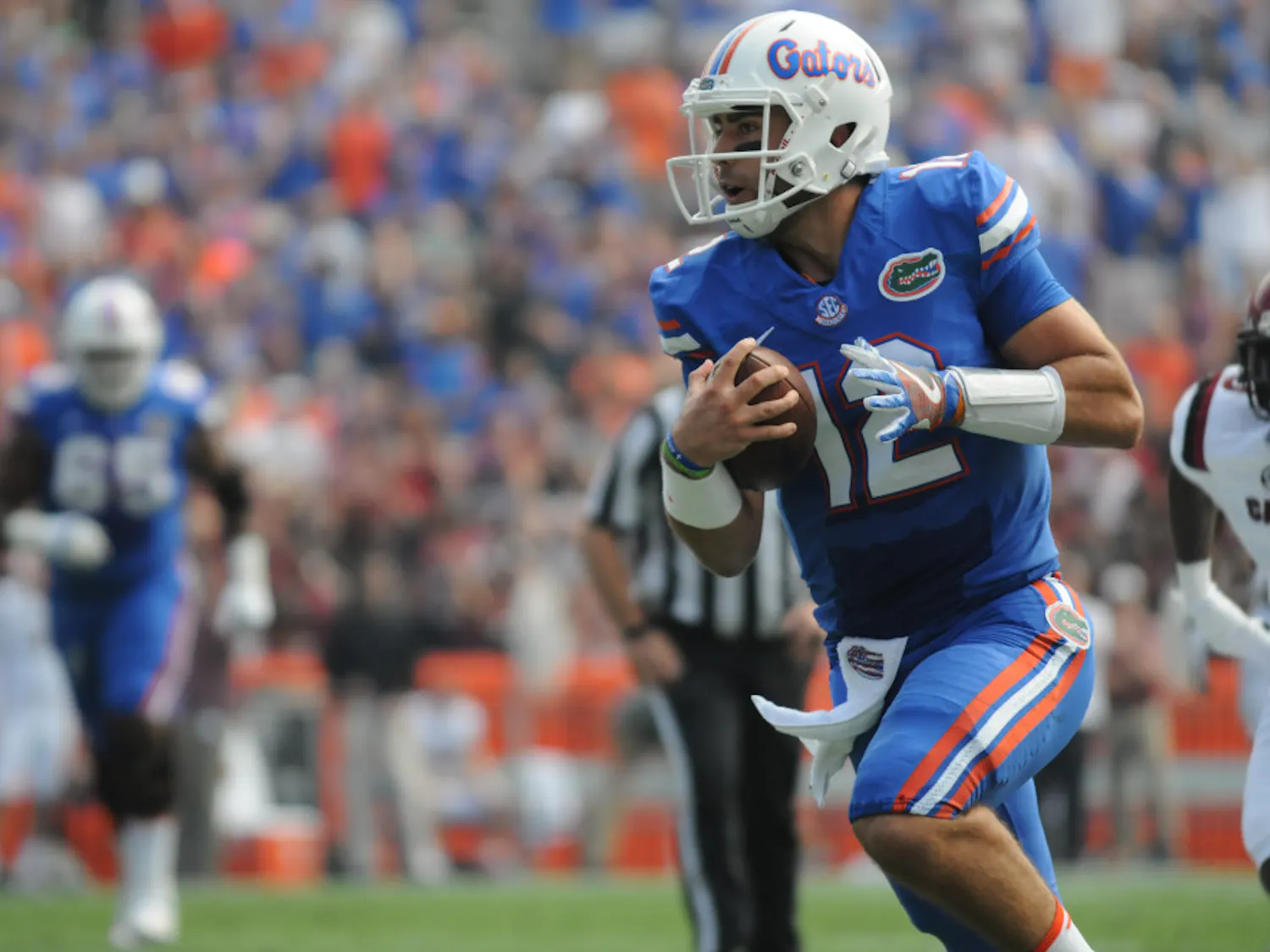 Austin Appleby runs during Florida's 20-7 win over South Carolina on Nov. 12, 2016, at Ben Hill Griffin Stadium.