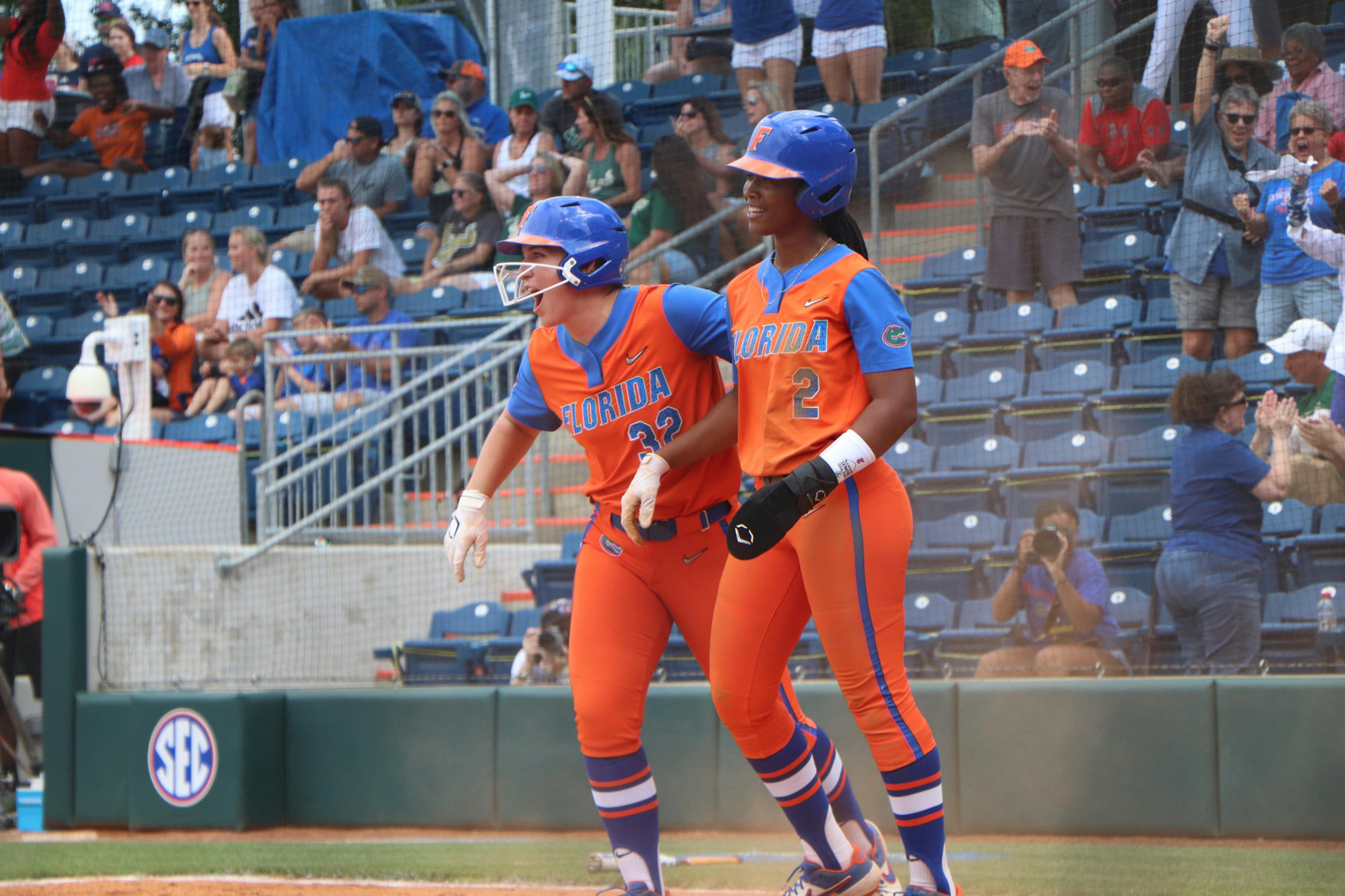 Florida softball puts on a show in NCAA Regional blowout - The Independent Florida Alligator - Vimarsana News