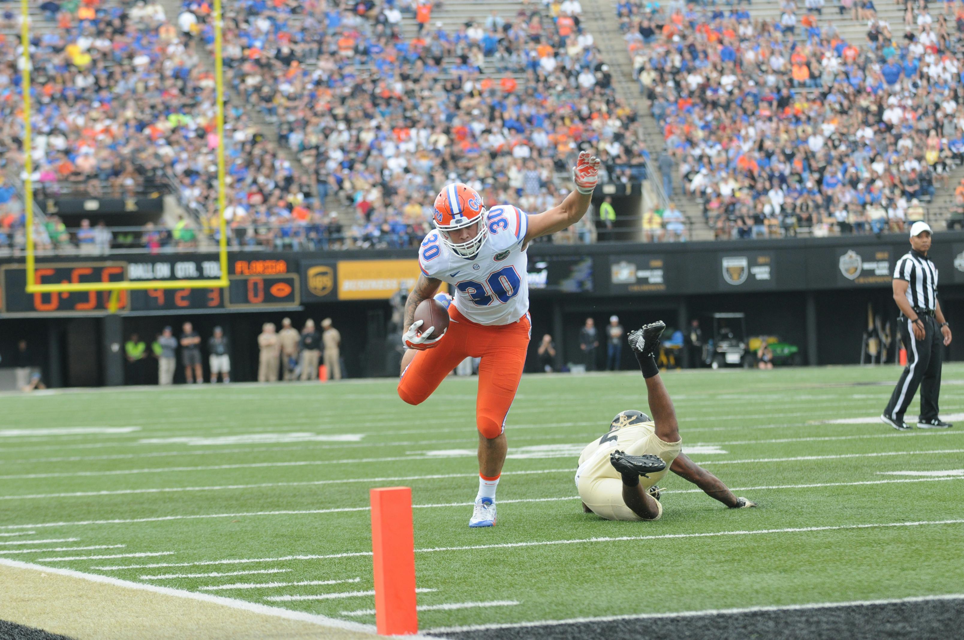 DeAndre Goolsby runs to the end zone during Florida's 13-6 win over Vanderbilt on Oct. 1, 2016, in Nashville.