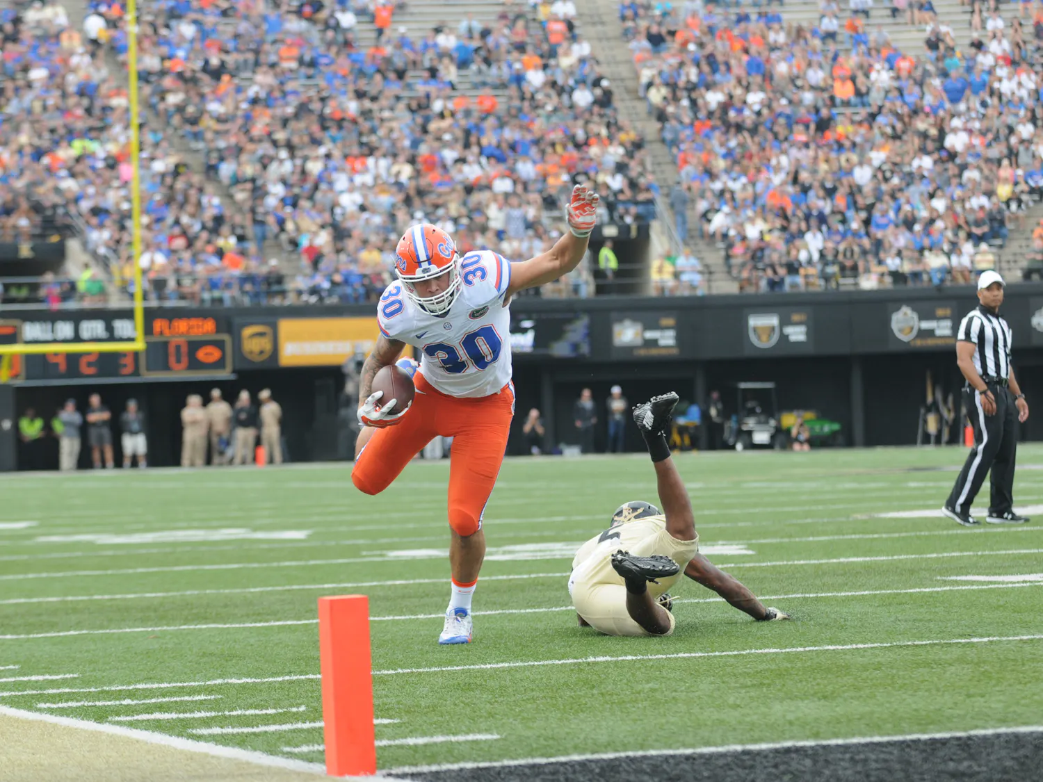 DeAndre Goolsby runs to the end zone during Florida's 13-6 win over Vanderbilt on Oct. 1, 2016, in Nashville.