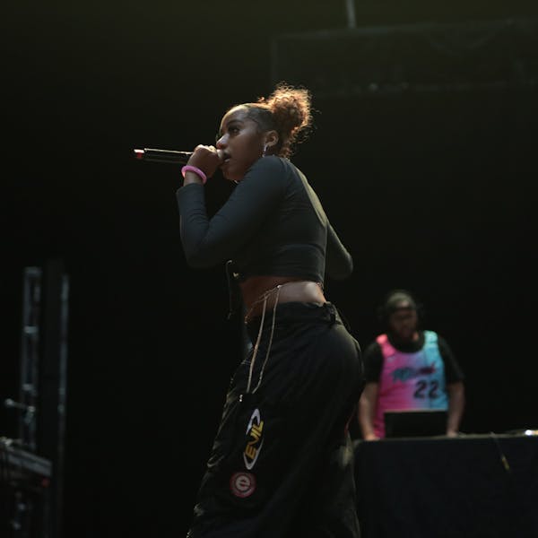 Joey Bada$$, Jean Deaux perform at UF first day concert