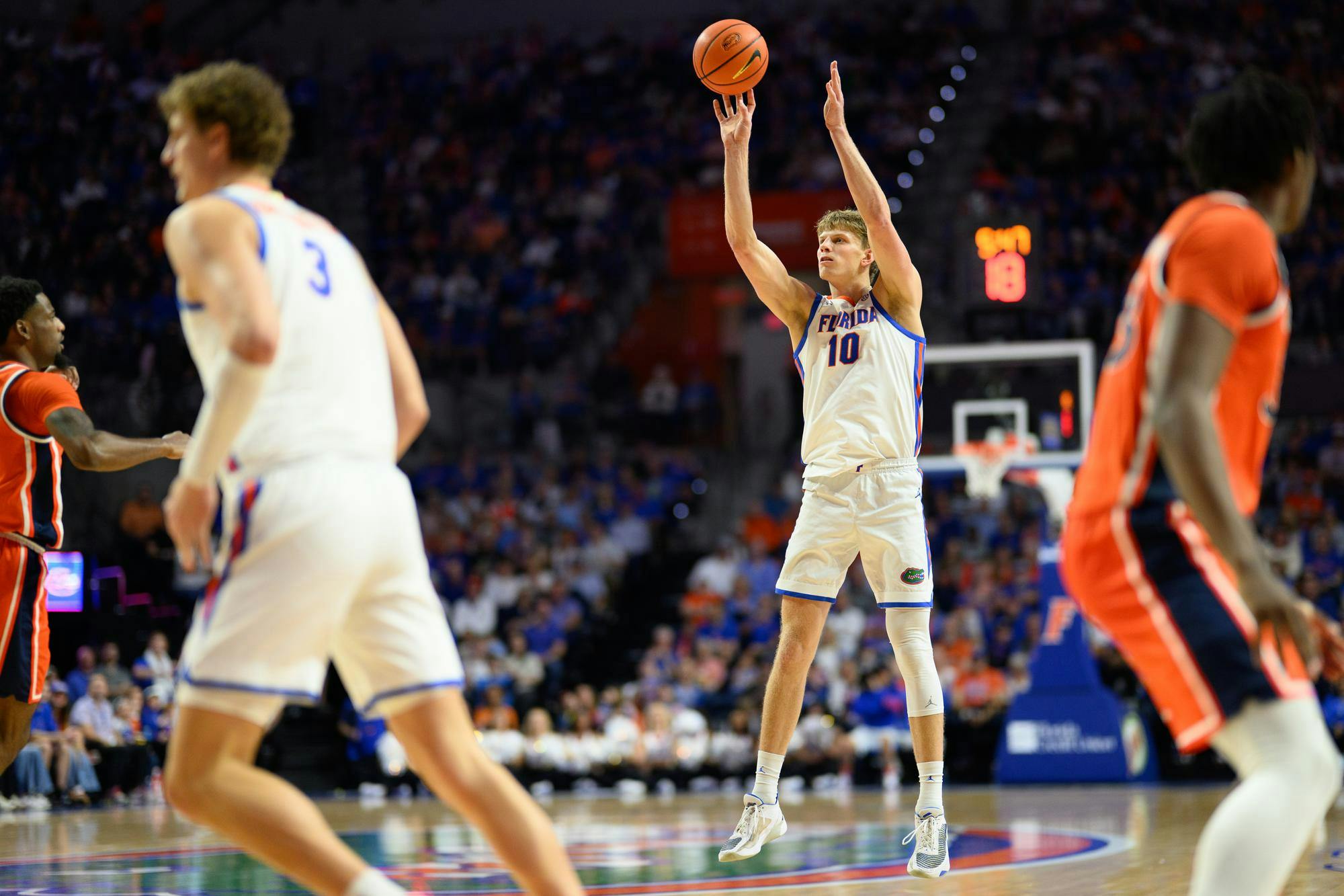Florida forward Thomas Haugh (10) shoots a three during the first half of an NCAA college basketball game against Auburn, Saturday, Jan. 24, 2026, in Gainesville, Fla.