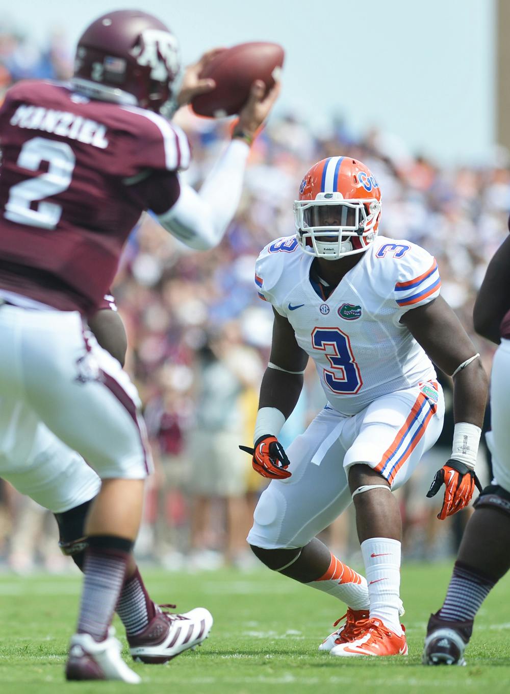 <p><span>Florida linebacker Jelani Jenkins (3) watches Texas A&amp;M quarterback Johnny Manziel (2) on Sept. 8 at Kyle Field. Jenkins left the game with a thumb injury. </span></p>
<div><span><br /></span></div>