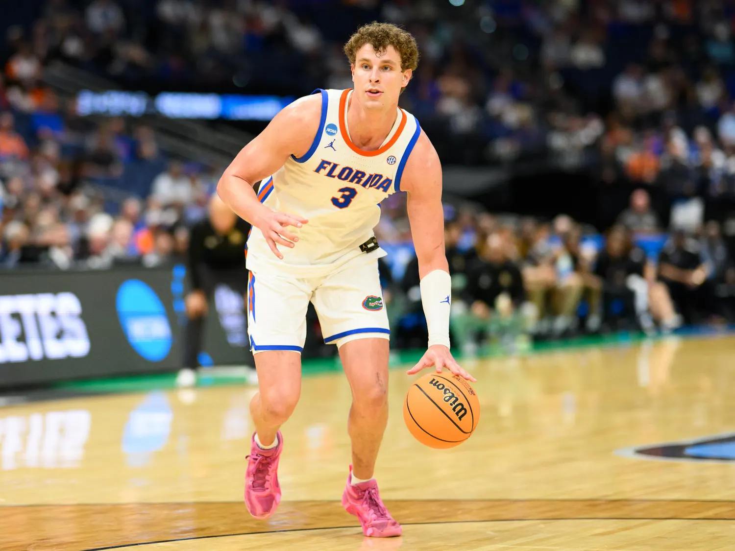 Florida center Micah Handlogten (3) drives during the second half of an NCAA Tournament first round game against Prairie View A&M, Friday, March 20, 2026, in Tampa, Fla.