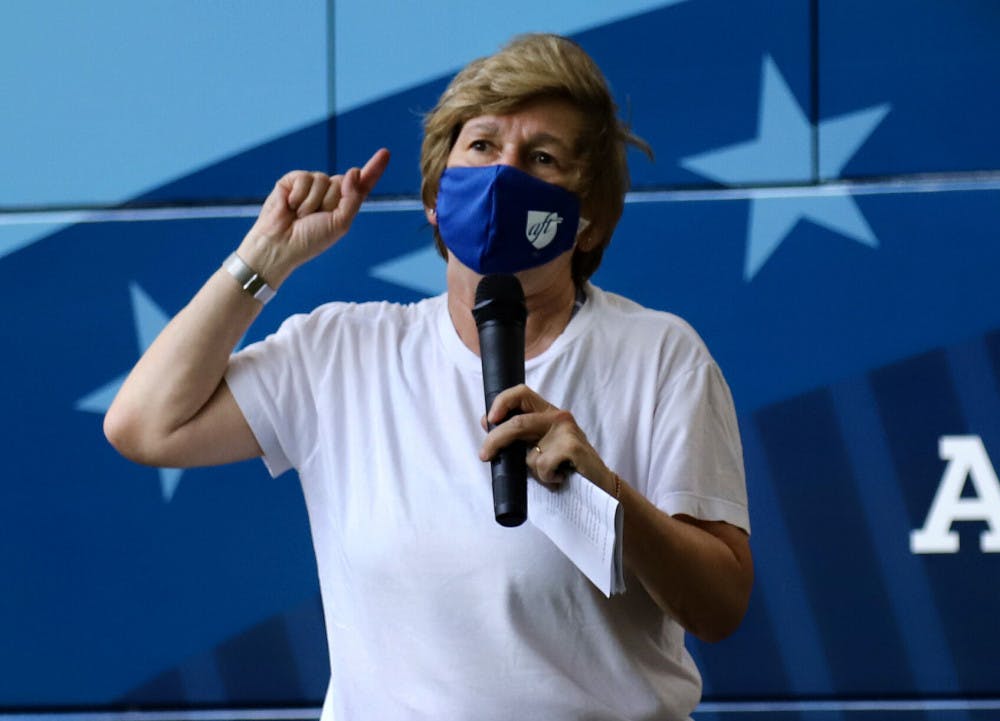 A picture of Randi Weingarten giving a speech